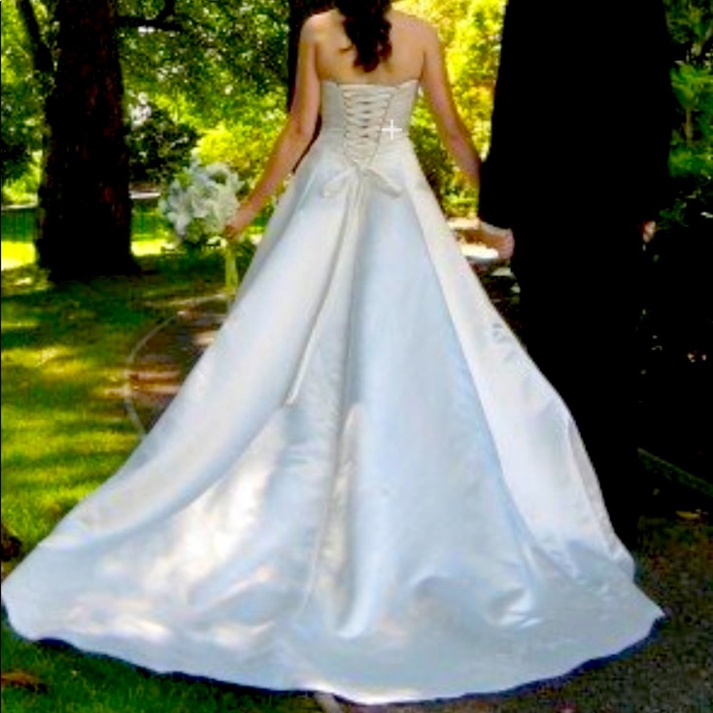 Jade Daniels Size 12 wedding dress (fits like an 8)